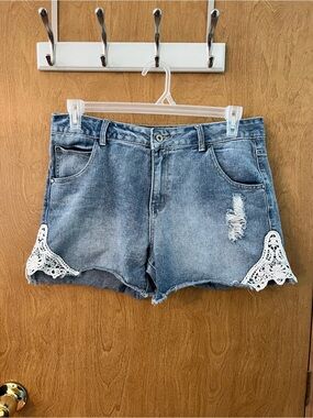 Yes Or No Blue Denim Soft Fabric Lace Trim Women's Shorts Waist 34” Rise 10” EUC